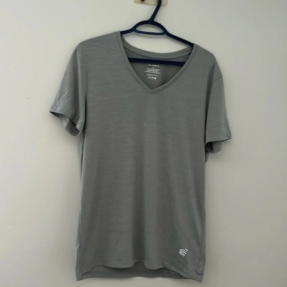 Jed North Gray V-Neck Athletic T-Shirt Men’s Large Stretch Tee